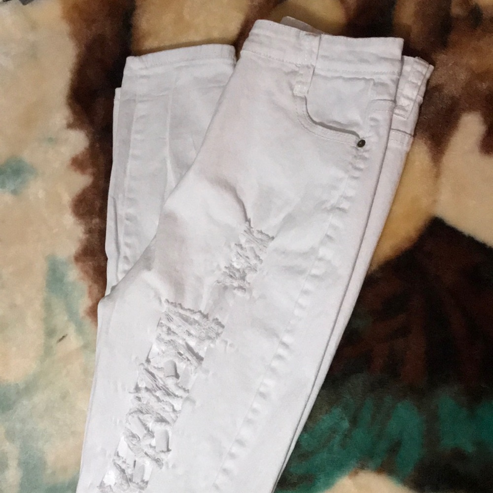 NWOT White skinny stretch jeans with holes, sz MED